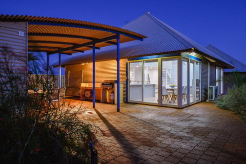 Osprey Holiday Village Unit 106 Trendy 3 Bedroom Holiday Villa With A Pool In The Complex - Stayed 2