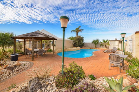 Osprey Holiday Village Unit 106 Trendy 3 Bedroom Holiday Villa With A Pool In The Complex - Stayed 3