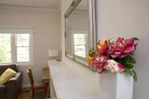 Rose Cottage Charming Double Brick Near Cook Park & CBD - Stayed 2
