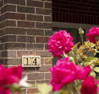 Rose Cottage Charming Double Brick Near Cook Park  CBD - Stays Accommodation