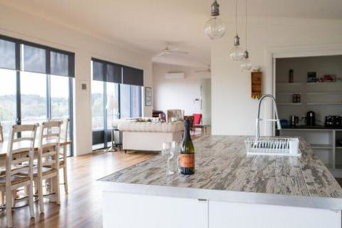 Five Bed Five Bath Five Star View 2 Mins To CBD Wentworth Estate - Stayed 3