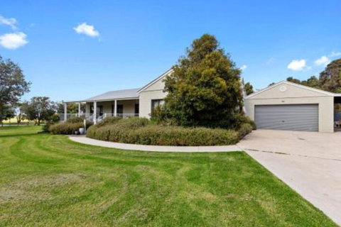 MERMAIDS On MARENGO Large Home With Wifi - Stays Accommodation 3