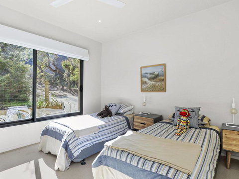 BELLE VUE ANGLESEA - Stays Accommodation 5