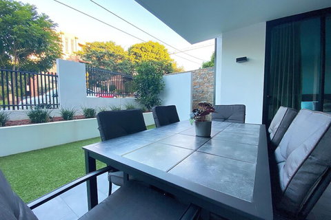 Ascot Apartments - Stayed 6