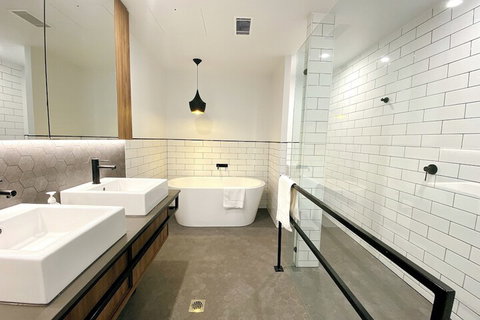 Ascot Apartments - Stayed 2