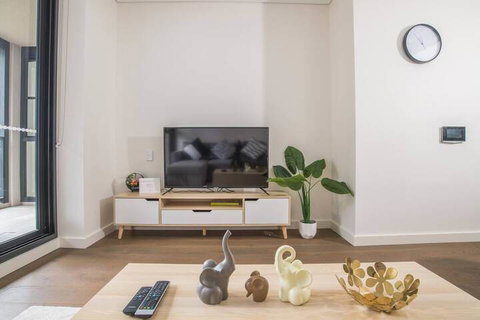 Bright & Modern! 2bed 2bath APT With Parking - Stayed 3