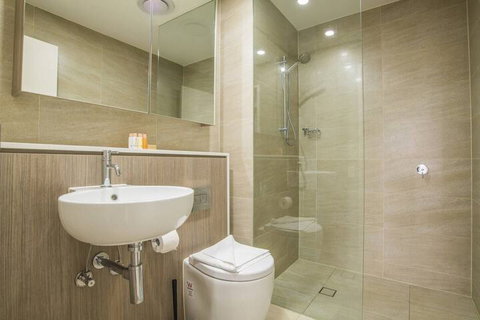 Bright & Modern! 2bed 2bath APT With Parking - Stayed 6