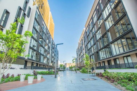 Bright & Modern! 2bed 2bath APT With Parking - Stayed 1