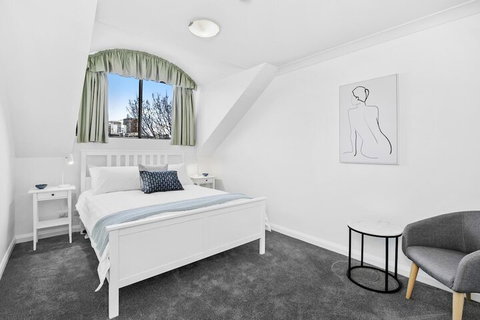 HOLT1 Crows Nest Holtermann Street - Stayed 4