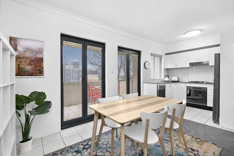 HOLT1 Crows Nest Holtermann Street - Stayed 3