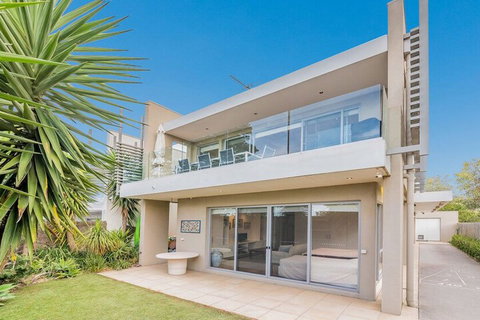 Charmandene On The Beach - Stays Accommodation 2