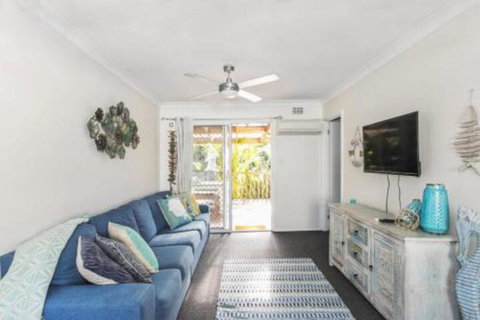 MOLLYMOOK BEACH COTTAGE - Stayed 4