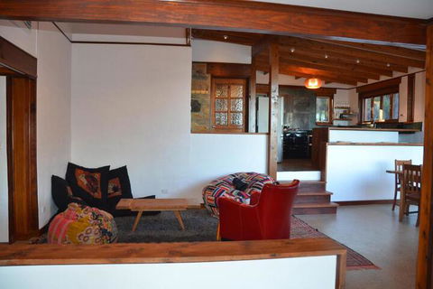 Of Stone & Wood Guesthouse Secluded Getaway! - Stayed 3