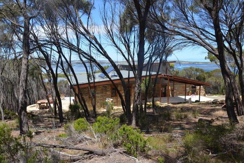 Of Stone & Wood Guesthouse Secluded Getaway! - Stayed 5