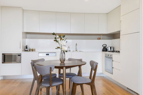 Modern Apartment Next To Largest Shopping Centre - Stayed 2