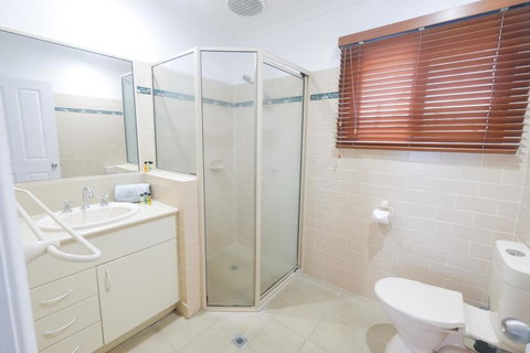 Absolute Airlie Central Airlie Beach - Stays Accommodation 3