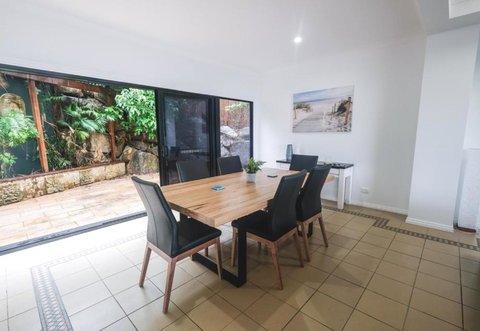 Absolute Airlie Central Airlie Beach - Stays Accommodation 5