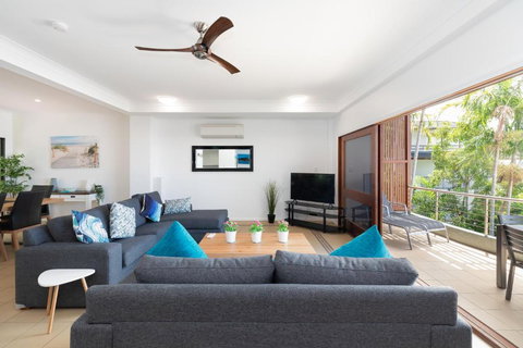 Absolute Airlie Central Airlie Beach - Stays Accommodation 1