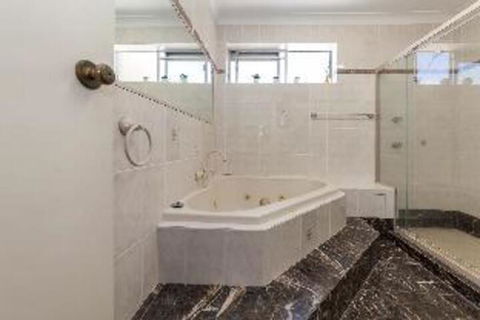 2 Bedroom Apartment Laman Lodge Unit 5 - Stayed 4