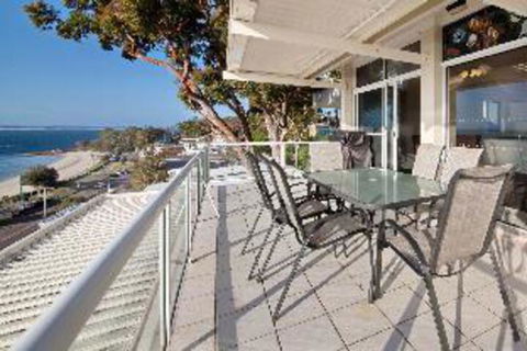 3 Bedroom House Classic View 2 / 49 Victoria Parade FREE WIFI - Stayed 3