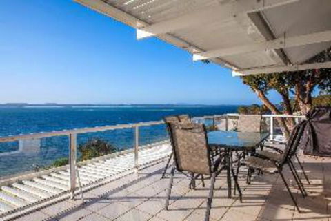 3 Bedroom House Classic View 2 / 49 Victoria Parade FREE WIFI - Stayed 0