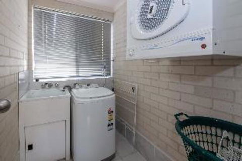 3 Bedroom House Classic View 2 / 49 Victoria Parade FREE WIFI - Stayed 2