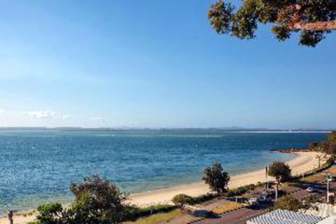 3 Bedroom House Classic View 2 / 49 Victoria Parade FREE WIFI - Stayed 4