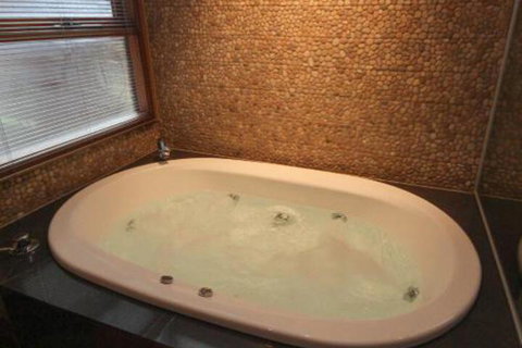 Indulge At Hepburn - Stayed 6