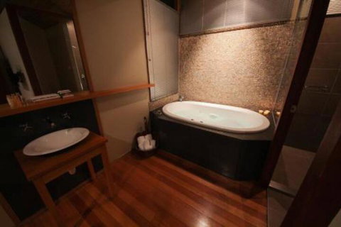 Indulge At Hepburn - Stayed 0