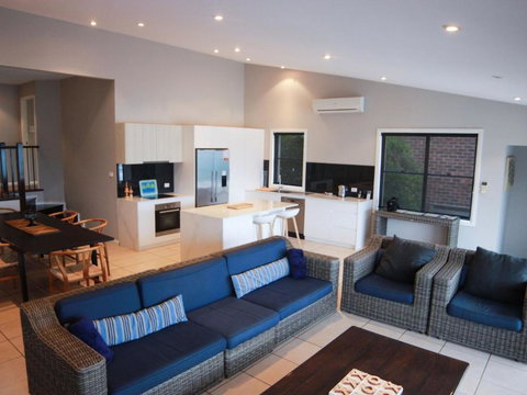 Absolutely Avoca 114a Avoca Drive Avoca Beach - Stays Accommodation 3