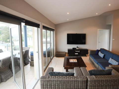Absolutely Avoca 114a Avoca Drive Avoca Beach - Stays Accommodation 4