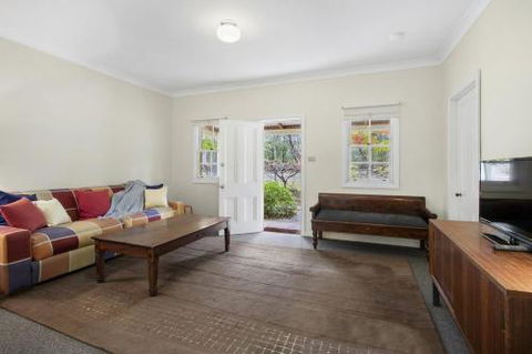 THE TEACHERS COTTAGE - Stayed 3