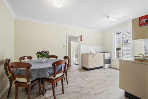 THE TEACHERS COTTAGE - Stayed 1