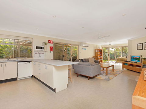Pet Friendly Beach Home - Stayed 4