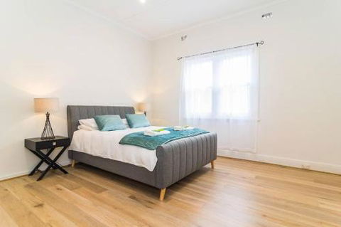 Minutes From The Beach Shops & Parks! Free Wifi Nespresso Netflix - Stayed 5