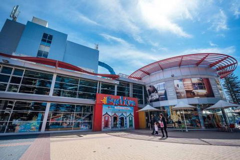 Minutes From The Beach Shops & Parks! Free Wifi Nespresso Netflix - Stayed 6