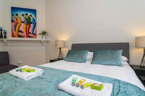 Minutes From The Beach Shops & Parks! Free Wifi Nespresso Netflix - Stayed 4