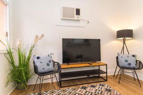Minutes From The Beach Shops & Parks! Free Wifi Nespresso Netflix - Stayed 3