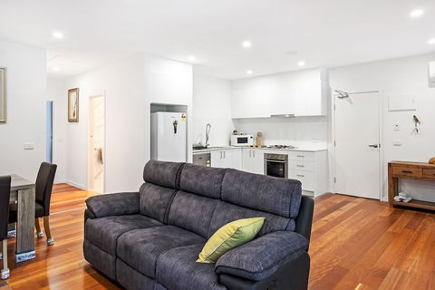 Woody Lifestyle One Bedroom Apartment - Stayed 2