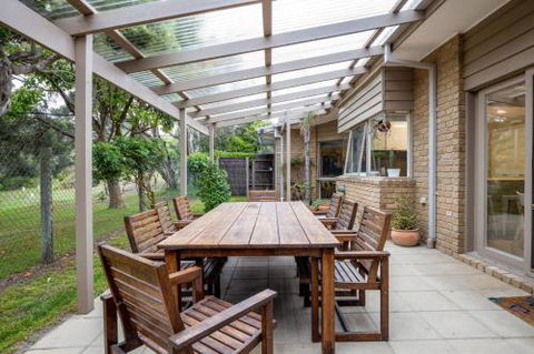 Hilltop Beach House: Newly Updated - Stayed 6