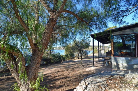 CDC 625 Beach House Incl.rear 2BR Studio - Stayed 3