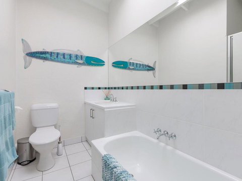 Absolute Beachfront - Stays Accommodation 4