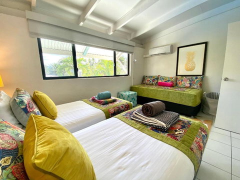 Absolute Beachfront - Stays Accommodation 6