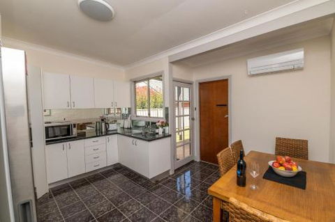 Edward Cottage ?Heritage Central Comfortable. - Stayed 5