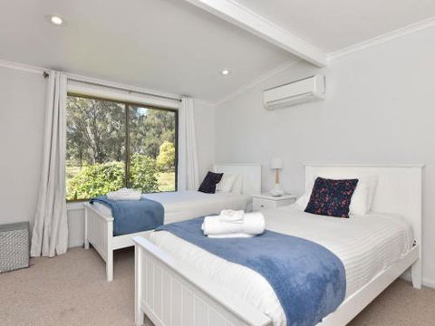 Just Listed Blaxlands Homestead The Very Best Location In The Valley Walk To Everything - Stayed 5