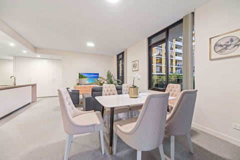 HomeHotel Stylish Apt Next To Train & Westfield - Stayed 3
