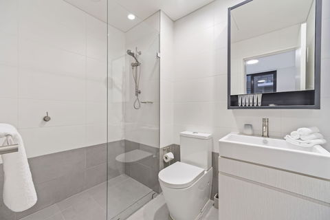 HomeHotel Stylish Apt Next To Train & Westfield - Stayed 1