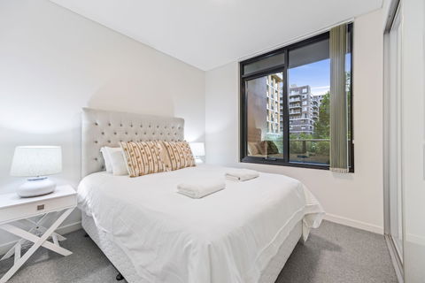 HomeHotel Stylish Apt Next To Train & Westfield - Stayed 0