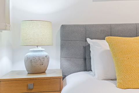 HomeHotel Stylish Apt Next To Train & Westfield - Stayed 6