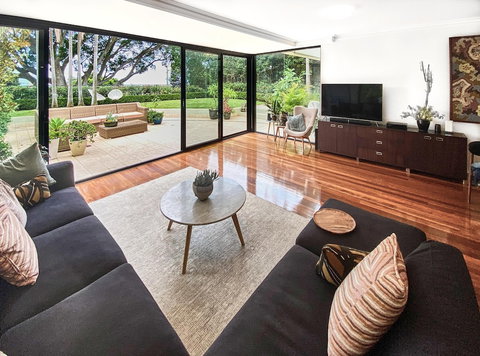 BELLEVUE GARDEN OASIS-hosted By L'Abode - Stays Accommodation 3